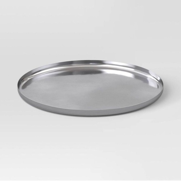 Threshold Sleek Round Tray Aluminum Silver Luxury Charging Plate NWT - Picture 1 of 3
